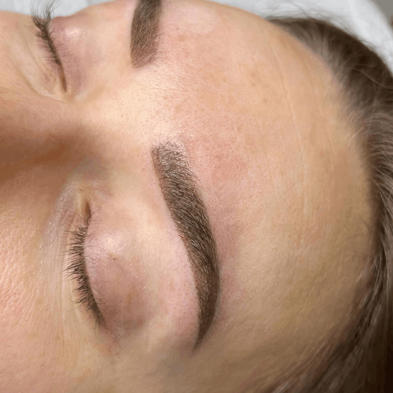 Maquillage permanent sourcils